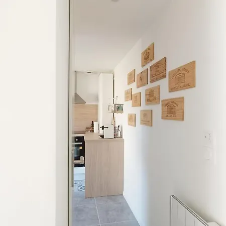 Immeuble Centre * Saint-Medard-de-Guizieres