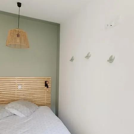 Апартаменты Immeuble Centre Saint-Medard-de-Guizieres
