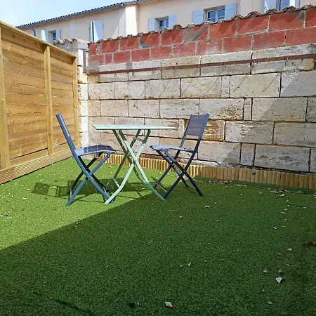 Immeuble Centre Apartment Saint-Medard-de-Guizieres